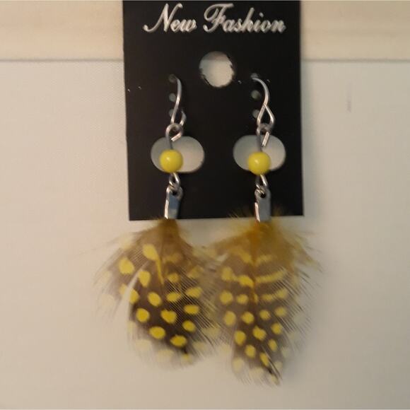 Claire's Feather Dangle Earrings Black & Yellow - Picture 3 of 3